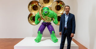 Ritratto © Jeff Koons (Jeff Koons - SHINE, Palazzo Strozzi, Fiorenze). Photo credit: Ela Bialkowska, OKNOstudio