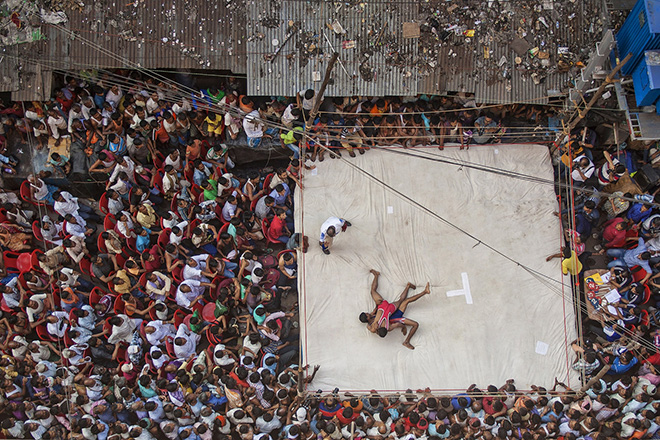 Anupam Roy Chowdhury - Street Fighting, Kolkata (India), Siena International Photo Awards 2021