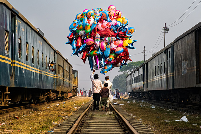 France Leclerc - Out for Prayers, Tongi (Bangladesh), Siena International Photo Awards 2021