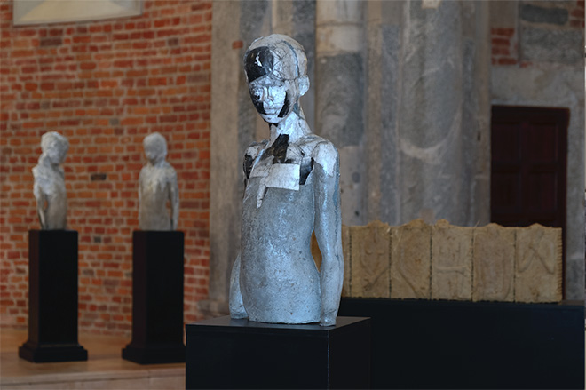 KAIROS - Opere di Roberta Busato, Ilaria Cuccagna, Paolo Migliazza e Andreas Senoner, installation view, Basilica di San Celso, Milano