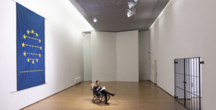 Tania Bruguera, Donde tus ideas se convierten en acciones civicas (100 horas de lectura de Los Origenes del Totalitarismo), 2015 - 2021. Perfomance e installazione. Courtesy l’artista. Foto Lorenzo Palmieri