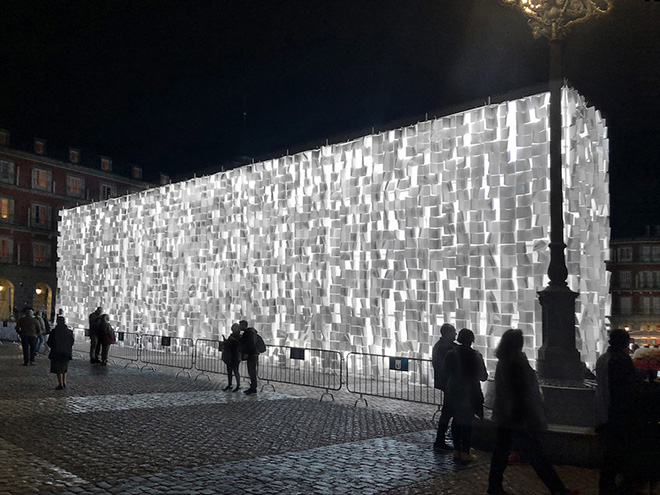 Luzinterruptus – “La vida continúa entre hojas blancas”, Madrid 2021