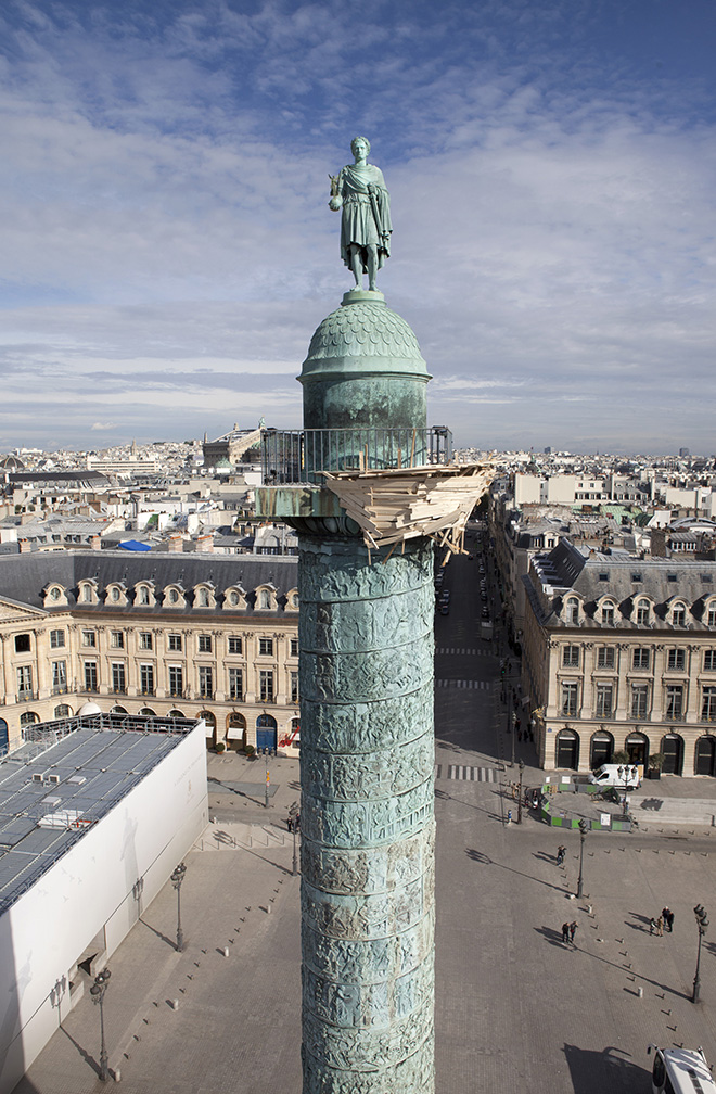 Tadashi Kawamata, Tree Huts at Place Vendôme, 2013. Installation in situ, Place Vendôme, Parigi. Ph. Fabrice Seixas. © Tadashi Kawamata. Courtesy of the artist