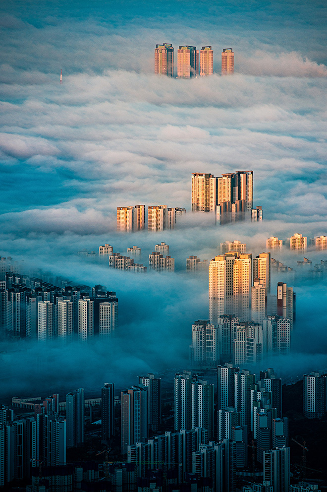 © Wonyoung Choi, Korea (Republic of) -  A city among the clouds, Shortlist, Open, Architecture, 2022 Sony World Photography Awards