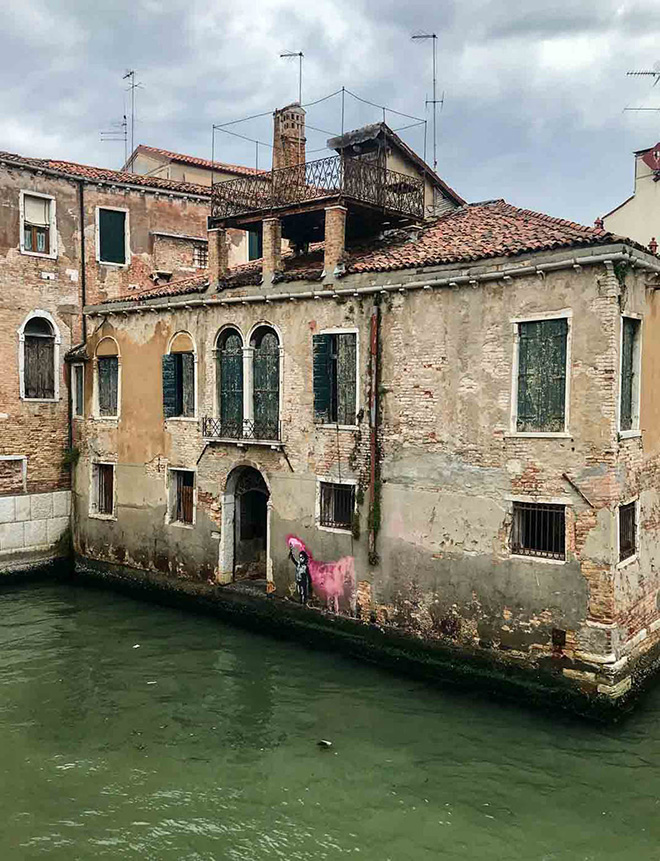 Banksy - Migrant Child, Venice