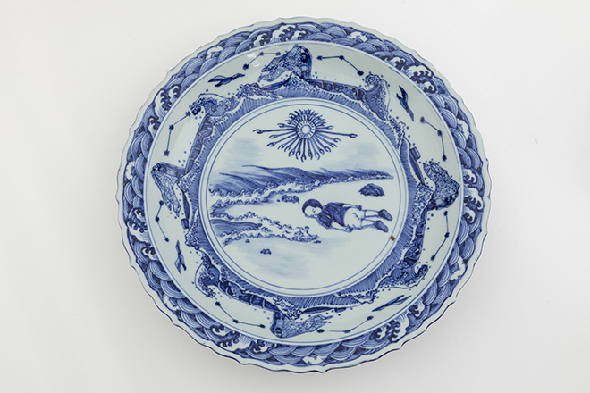 Blue-and-White Porcelain Plates, 2017, porcelain, 31 x 31 x 5 cm - 12.20 x 12.20 x 1.96 in. Courtesy: the artist and GALLERIA CONTINUA Photos by: Monkeys Video Lab.