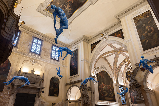 Exhibition view: Ugo Rondinone, burn shine fly, Scuola Grande San Giovanni Evangelista, Venice, 2022. Courtesy the artist; Galerie Eva Presenhuber, Zurich; Esther Schipper, Berlin; Sadie Coles HQ, London; Gladstone, New York; Kamel Mennour, Paris; Kukje Gallery, Seoul. Photo © Andrea Rossetti