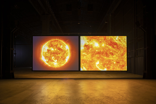 Steve McQueen - Sunshine State, 2022. Veduta dell’installazione, Pirelli HangarBicocca, Milano, 2022 Opera commissionata per l’International Film Festival Rotterdam (IFFR) 2022. © Steve McQueen. Courtesy l’artista, Thomas Dane Gallery, Marian Goodman Gallery e Pirelli HangarBicocca, Milano. Foto Agostino Osio.