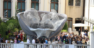 Lorenzo Quinn - Baby 3.0, installazione a Venezia