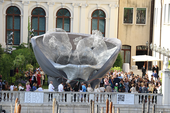 Lorenzo Quinn – Baby 3.0, installazione a Venezia