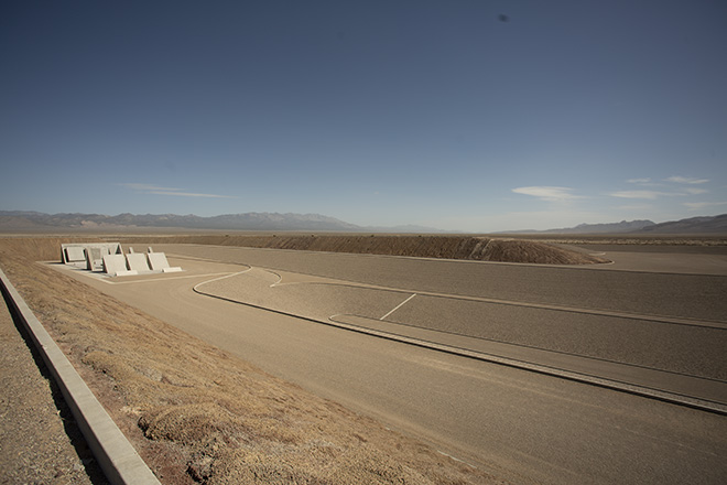 Michael Heizer - CITY.  45°, 90°, 180°, City. © Michael Heizer. Courtesy Triple Aught Foundation. Photo: Joe Rome