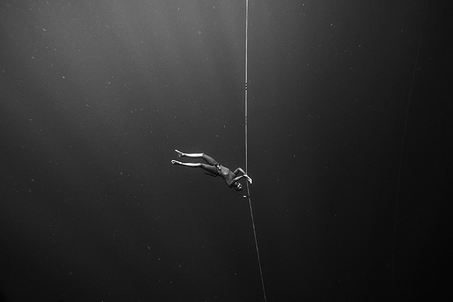 Kohei Ueno (Japan) - Hanging On. Merit gallery AAP Magazine #25 B&W.