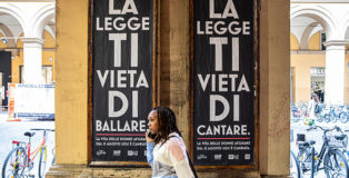 WeWorld e CHEAP Street Poster Art - Pane, lavoro e libertà, Bologna, 2022. Photo credit: Margherita Caprilli