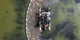 Plastic Fischer - TrashBoom: la tecnologia semplice che ripulisce i fiumi dalla plastica