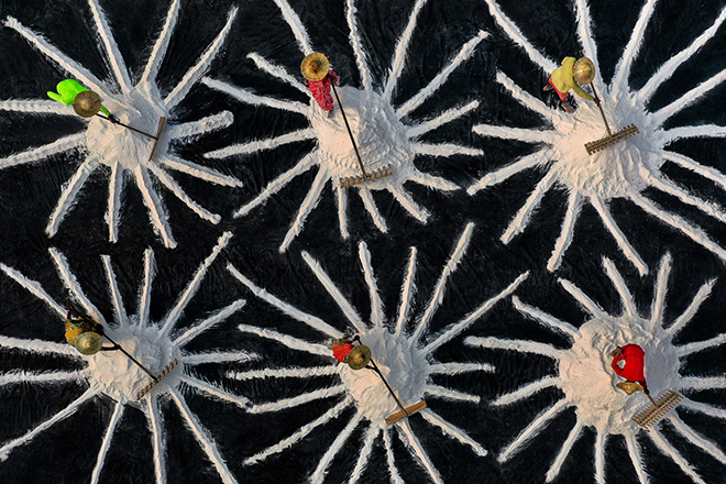 Saurabh Sirohiya - Salt Farm Workers Harvesting, Habra (India), Drone Awards 2022