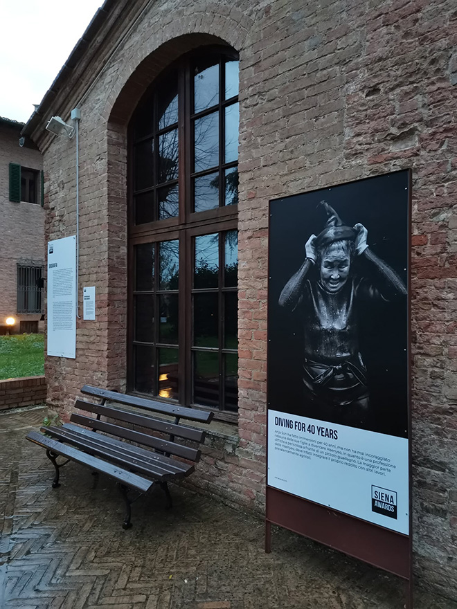 Alain Schroeder - Grandma Divers. Siena International Photo Awards, 2019. Photo credit: Marco Lodovichi