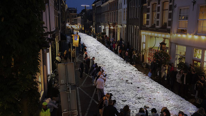 Luzinterruptus - Literature vs Traffic, Utrecht, 2022. Photo credit: Montaña Pulido