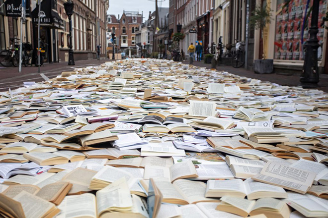 Luzinterruptus – Literature vs Traffic, Utrecht, 2022
