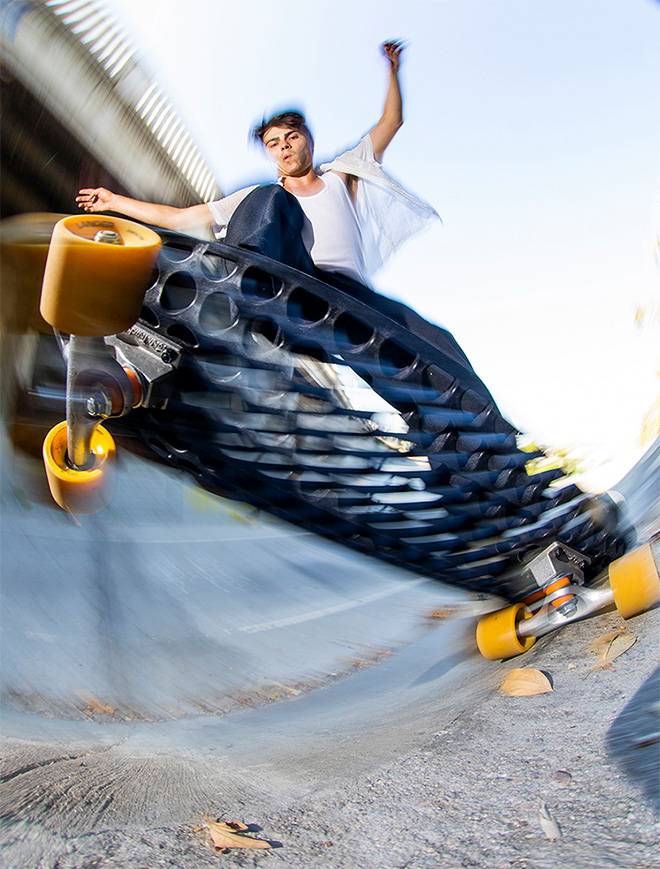 Lander Skateboard - Lo skate green, in plastica riciclata. image by: Matt Price