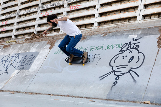 Lander Skateboard - Lo skate green, in plastica riciclata. Image by Seu Trinh