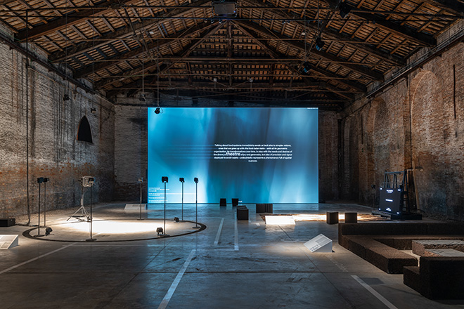 Installation view Spaziale. Ognuno appartiene a tutti gli altri, 2023, Padiglione Italia 18. Mostra Internazionale Di Architettura - La Biennale di Venezia. Ph. Dsl Studio. Courtesy Fosbury Architecture