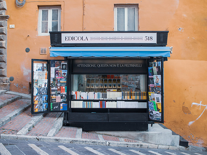 Edicola 518 – La grande poesia in quattro metri quadrati