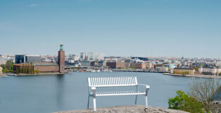 Tellus Bench - Vestre, Stockholm. Photo credit: Einar Aslaksen