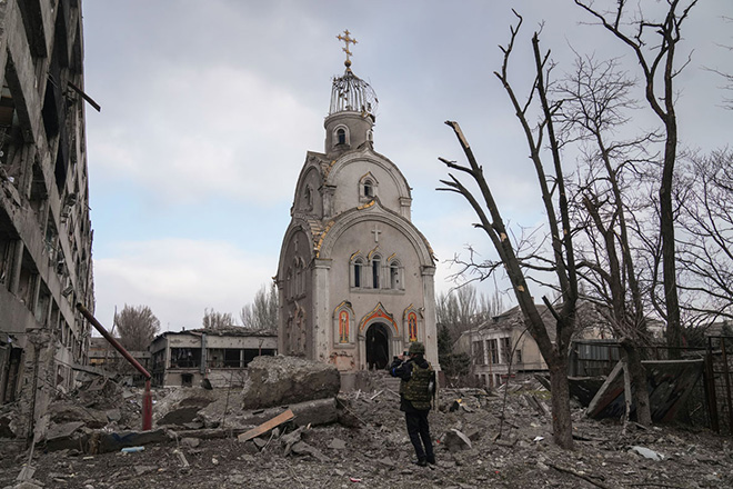 ©Evgeniy Maloletka - The Siege of Mariupol