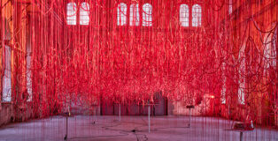 Chiharu Shiota: "Who am I Tomorrow?", Kunstraum Dornbirn 2023, Foto Günter Richard Wett, © die Künstlerin / Bildrecht Wien 2023