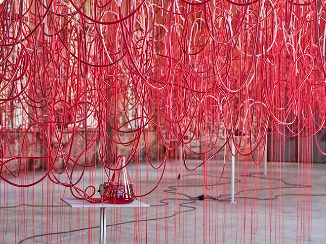 Chiharu Shiota: Who am I Tomorrow?, Kunstraum Dornbirn 2023, Foto Günter Richard Wett, © die Künstlerin / Bildrecht Wien 2023