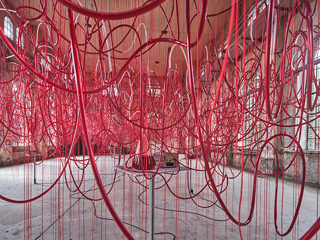 Chiharu Shiota: Who am I Tomorrow?, Kunstraum Dornbirn 2023, Foto Günter Richard Wett, © die Künstlerin / Bildrecht Wien 2023