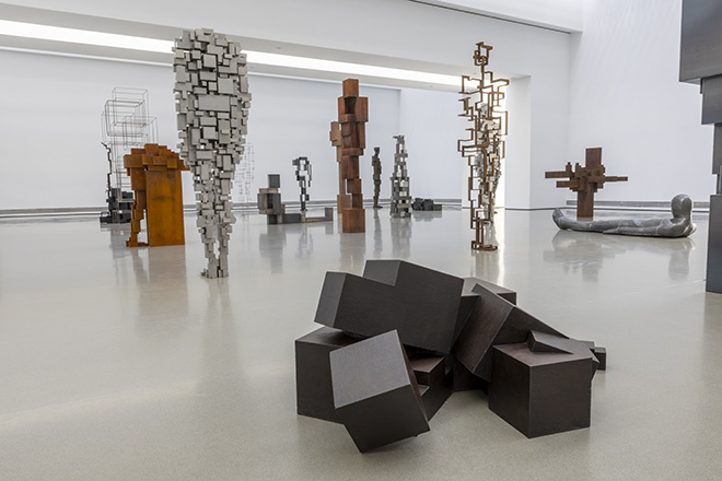 Antony Gormley - Installation view, Living Time, TAG Art Museum, Qingdao, 2023 © the artist Photographer © 黄少丽 Shao Li