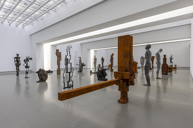 Antony Gormley - Installation view, Living Time, TAG Art Museum, Qingdao, 2023 © the artist Photographer © 黄少丽 Shao Li