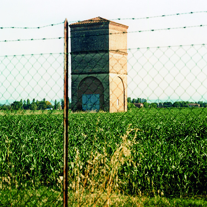 Architettura e fotografia nelle campagne dell’Emilia-Romagna. Maura Savini, rilievi e progetti – Guido Guidi, fotografie