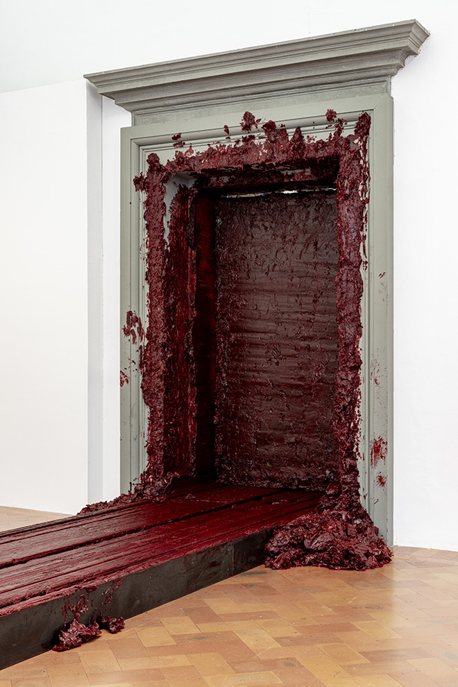 Anish Kapoor. Untrue Unreal. SALA 1 - Svayambhu, 2007, cera, vernice a base di olio wax, oil-based paint. installation view, Palazzo Strozzi, Firenze. ©photoElaBialkowskaOKNOstudio