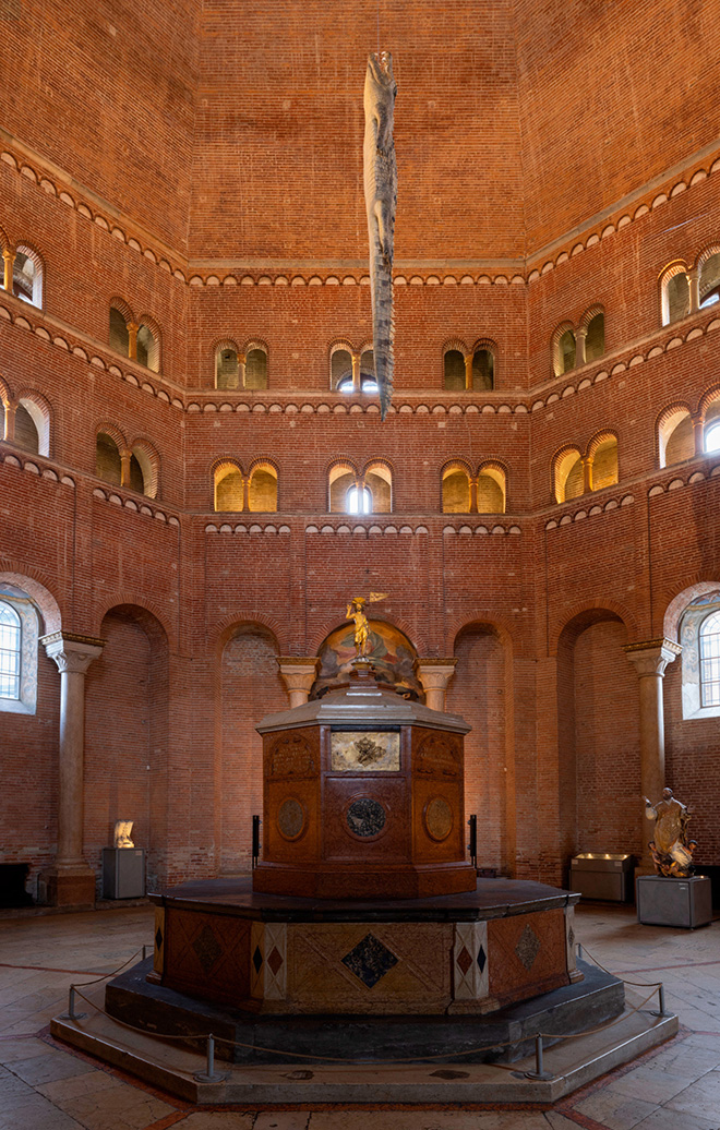 Maurizio Cattelan - Ego, Battistero di San Giovanni Battista, Cremona. Photo credit: Andrea Rossetti