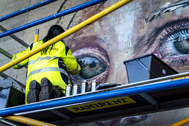 Hera - Mural (work in progress), platform 1 at the Stavanger train station, Stavanger. Photo credit: @bktallman