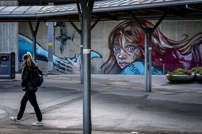 Hera - Mural, platform 1 at the Stavanger train station, Stavanger. Photo credit: @bktallman