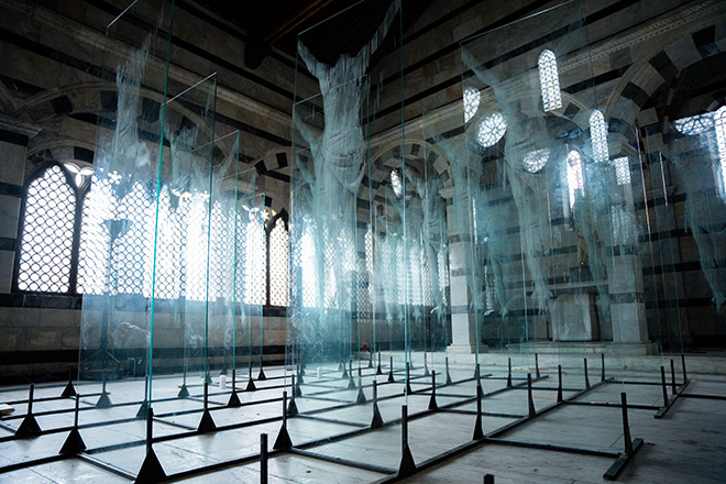 Gonzalo Borondo - Non Plus Ultra, installazione Chiesa della Spina, Pisa