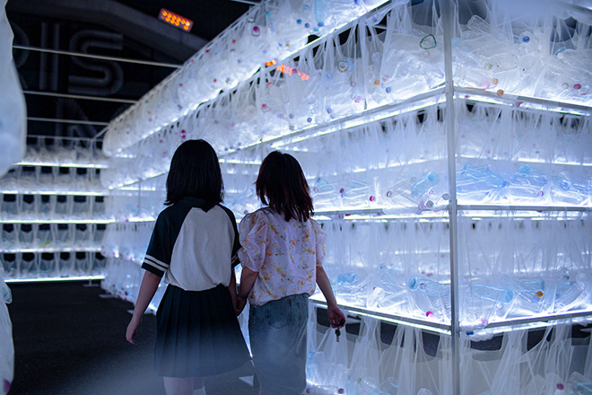 Luzinterruptus - Labyrinth of Plastic Waste (Shangai). Photo credit: Melisa Hernandez