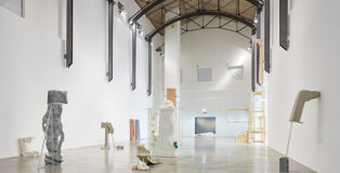 Ludovica Carbotta. Very Well, on My Own. MAMbo - Museo d’Arte Moderna di Bologna. Foto di allestimento di Carlo Favero