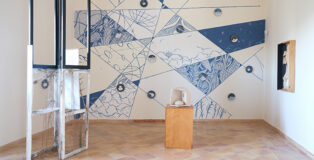 Veduta installazione Cartogramma con le sculture di Maria Lai, MUSMA Matera. Photo: Luca Centola