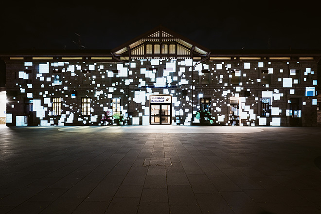 Water Light Festival 2024, Bressanone (BZ) - Square by Esther Stocker, Zugbahnhof. Photo credit: Brixen Tourismus, Matthias Gasser