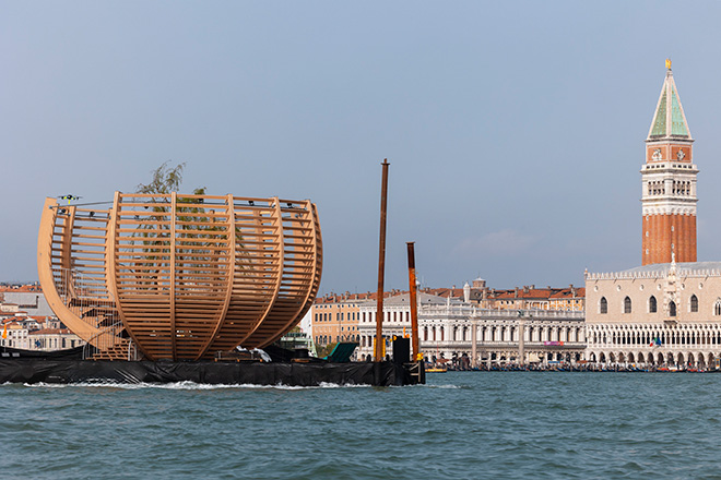 Arena for a Tree on the way from Marghera passing San Marco to Arsenale, Venice