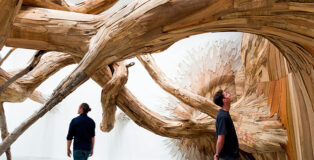 Henrique Oliveira, Brazil b.1973 / Corupira 2023, commissioned for ‘Fairy Tales’, installation (detail), Gallery of Modern Art (GOMA) Brisbane 2023 / Plywood, tapumes veneer and tree branches / Courtesy: Henrique Oliveira / © Henrique Oliveira / Photograph: C Callistemon © QAGOMA.