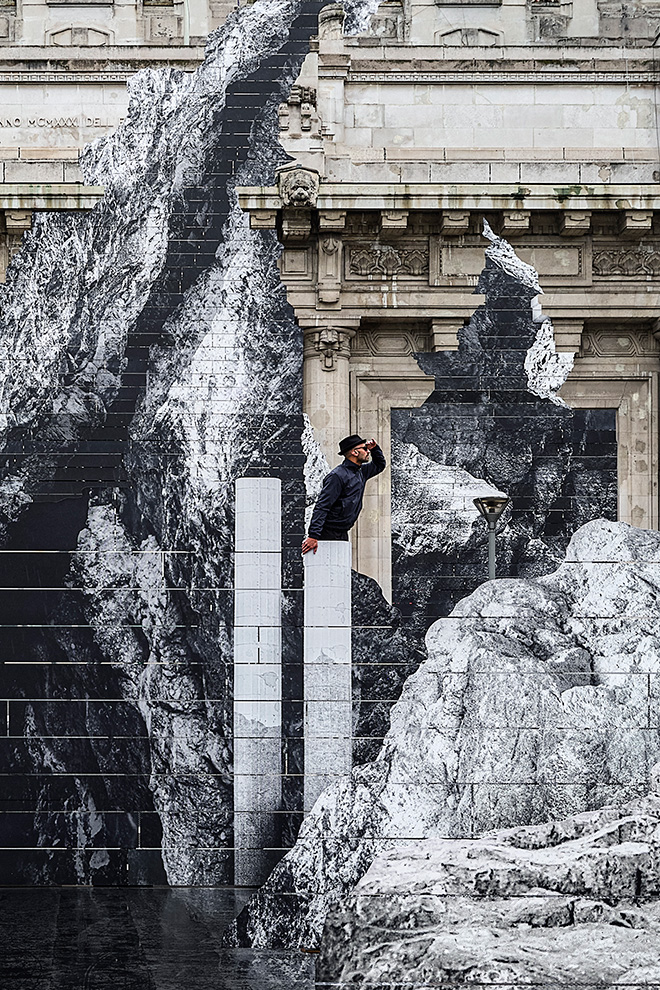 JR - La Nascita, installazione, Stazione Centrale di Milano