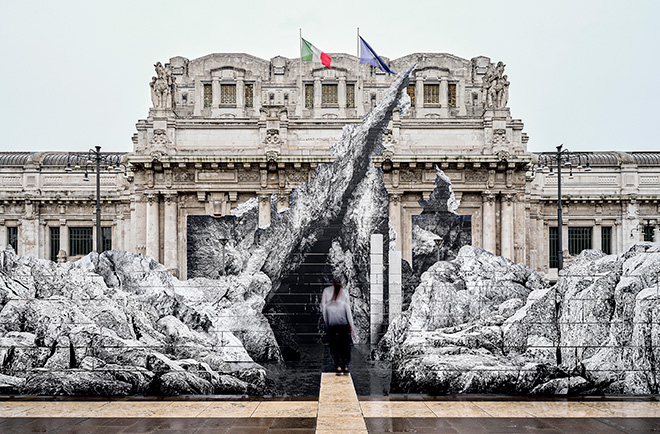 JR - La Nascita, installazione, Stazione Centrale di Milano