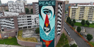 Shepard Fairey (OBEY) - Tear Flame Peace, murale a Milano quartiere Gallaratese, via Adolfo Consolini 26. Photo credit: Wit Design SRL