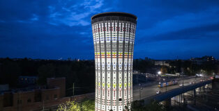 Nuova illuminazione notturna a Led per la Torre Arcobaleno di Milano