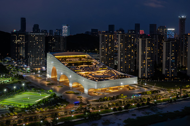 Yunchao Xu/Atelier Apeiron – Hengqin Culture & Art Complex, Hengqin, Xiangzhou, Zhuhai, China. Night view. Photo credit: Position Yunchao Xu/Atelier Apeiron – Hengqin Culture & Art Complex, Hengqin, Xiangzhou, Zhuhai, China. Night view. Photo credit: Position